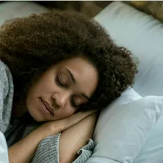 دانشمندان اعلام کرده‌اند که زنان واقعاً به خواب بیشتری نس