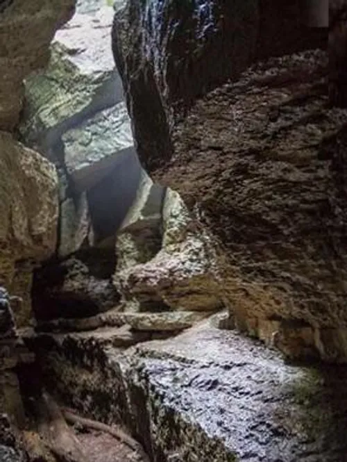 مجموعه غارهای 7 تایی "وارسا" در "انتاریو" –کانادا- در حدو