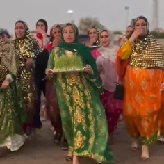 اینم رسم خیلی قشنگمون که روز قبل از عید خانواده حاجیا با 