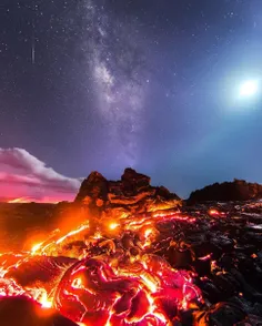 آتشفشان، کهکشان راه شیری، شهاب سنگ و ماه در یک عکس 😍 👌
