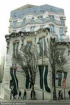 این یک ساختمان واقعی در فرانسه است،ک با ویژگی های هنرسئور