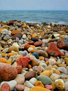 سنگهایی با رنگهای کاملاً طبیعی و شکل های زیبا و متنوع در 