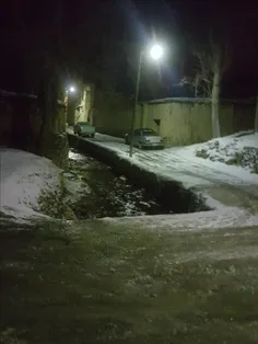 اومدیم بیاییم اصفهان جاده ها یخ بسته بود مجبور ‌شدیم امشب