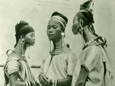 در سال ۱۹۳۵ میلادی، سه زن از قبیله Kayan Lahwi  از کشور ب