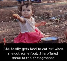 عکاس از دختر بچه‌ای عکس میگرفت که به سختی غذا گیرش می‌آید