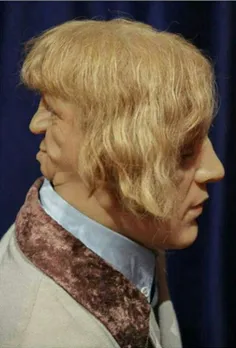 ادواردمورداک که دوتا صورت داشت و باعث شددر۳۳سالگی درسال۱۸