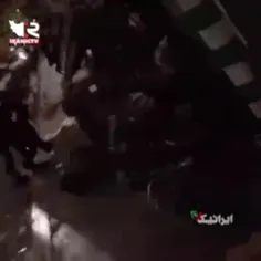 🎥 #پاریس | پلیس فرانسه به یک زن جوان حمله می کند و به صور