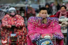 موتورسواران چینی در روزهای سرد سال با پوشیدن لباس مخصوصی 