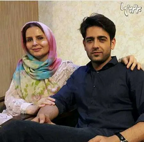 امیر حسین ارمان در کنار مادرش