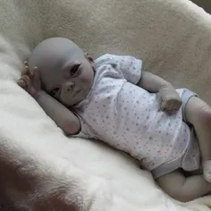 نوزاد سیلیکونی 😇 به شکل آدم فضایی👽