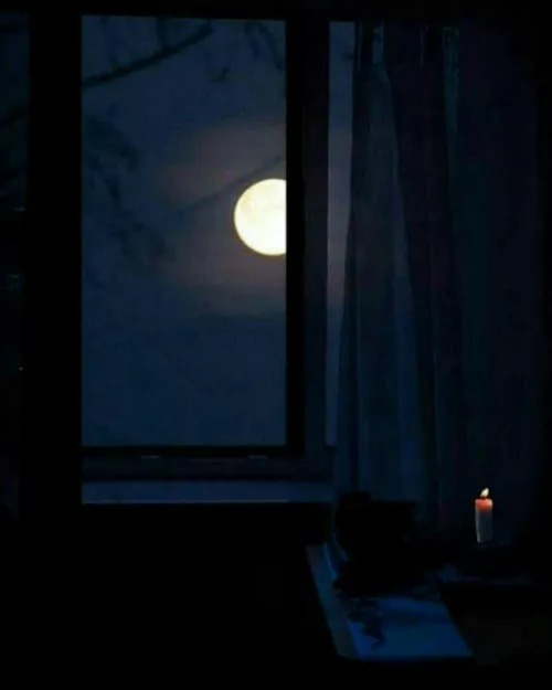 نیمه شب وقتی ماه