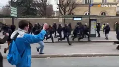 💢 حمله پلیس فرانسه با گاز اشک آور و اسپری فلفل به معترضان
