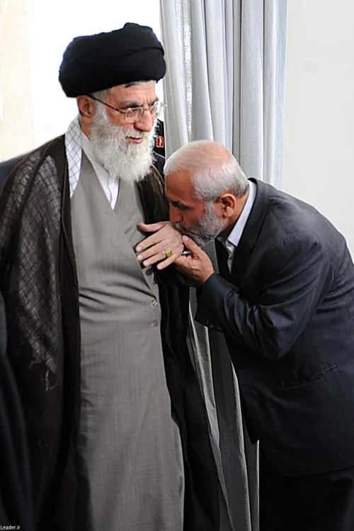 سردار سرافراز شهید همدانی در کنار رهبر معظّم انقلاب 2