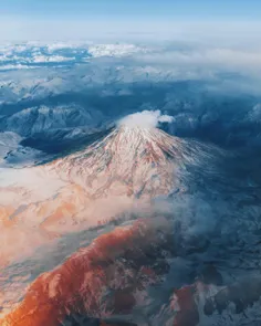 این تصویر زیبا از قله دماوند را یک عکاس روس در حین سفر هو