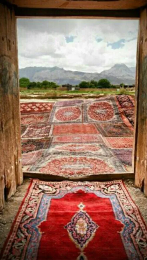 در سجده هنوز با تو سرسنگینیم