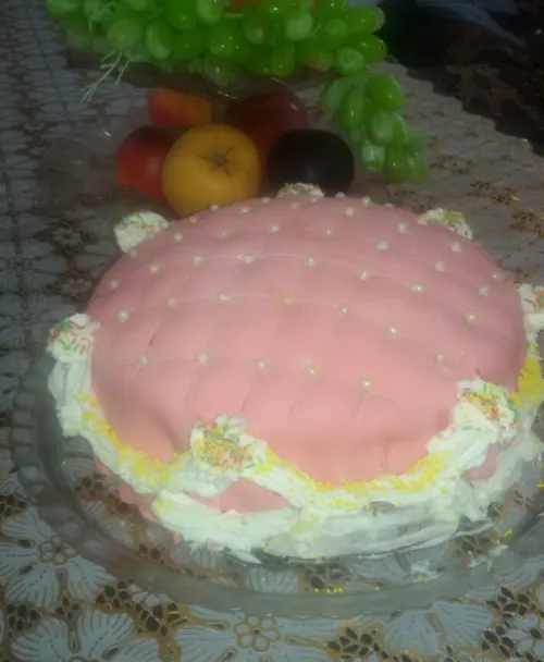 کیک تولد مامان جونم که خودم با خمیر فوندانت درست کردبرای 