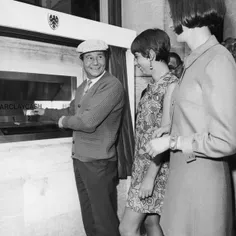 نخستین دستگاه ATM به نام «سوراخ روی دیوار» در 27 ژوئن 192