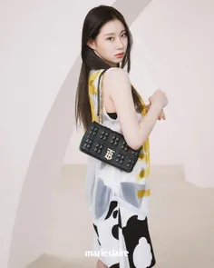 ITZY     
Chaeryeong
B      