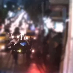 🎥 لحظه دستگیری یکی از اراذل اغتشاشگر خیابان پیروزی تهران که با