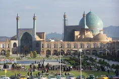 مسجد امام خمینی یا مسجد شاه که در ضلع جنوبی میدان امام (ن