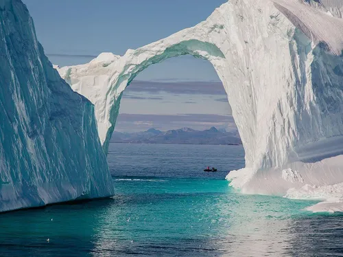 عظمت کوه یخی در گرینلند