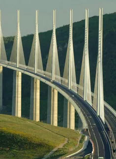 پل میلو (Le Viaduc de Millau) بلندترین پل جاده‌ای جهان به