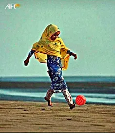 سایت کنفدراسیون فوتبال آسیا تصویری از دختر ایرانی در ساحل