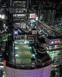 زمین فوتبال بر روی ساختمانی در توکیو ، ژاپن 👌