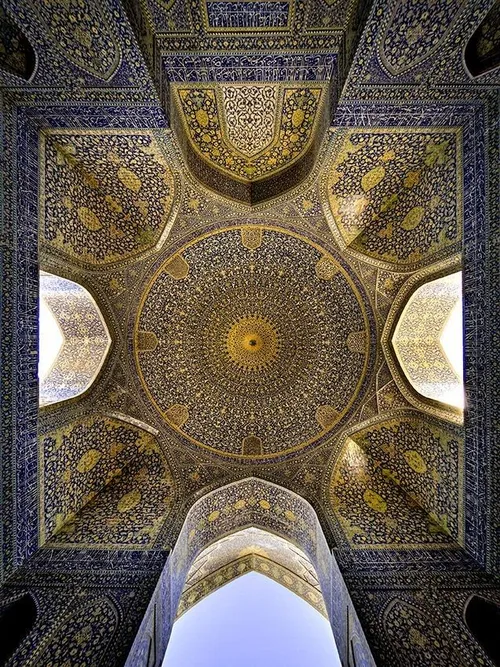 قبل از ورود به مسجد امام اصفهان