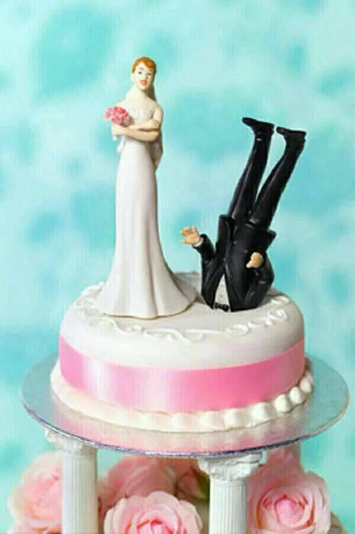 اینم کیک برای جشن طلاق که این روزها در تهران مد شده