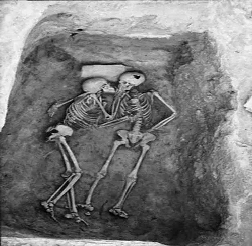 عشاق حسنلو یا بوسه ۲۸۰۰ ساله