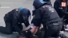 🎥رفتار پلیس آلمان با زن خاطی و زن باردار 