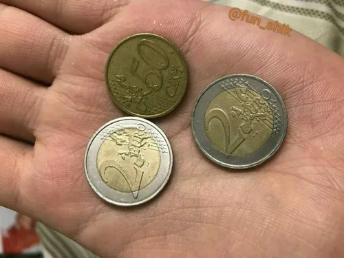این سکه هایی که در تصویر مشاهده میکنید ۴.۵ یورو معادل با 