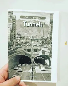 ما #استرالیا زندگی میکنیم.‌ از طرف مدرسه به پسرم یک کتاب دادن درباره #تونل . نگاه کردم از تعجب خشکم زد. تصویر روی جلد کتاب، #تونل_توحید در #تهران بود. 

به رایان گفتم این کتابی که مدرسه بهت داده عکس ر