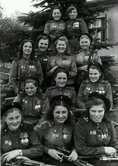 تصویری از 12 تک تیرانداز زن روسی که در طی جنگ جهانی دوم م