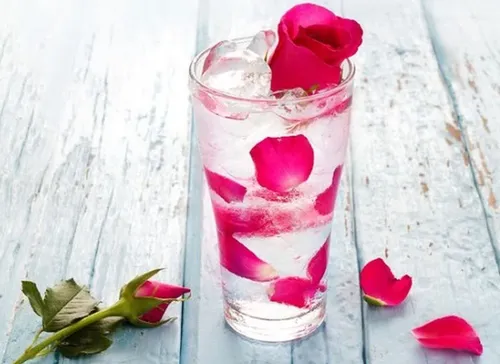 به آب نوشیدنی گلاب اضافه کنید بخون گلاب غنی از آنتی اکسید