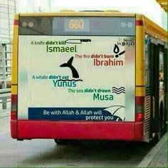 نوشته پشت یک اتوبوس در اروپا