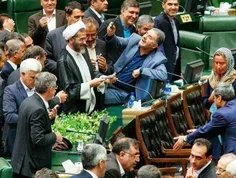 شوق نمایندگان مجلس برای گرفتن سلفی با موگرینی در مراسم تح