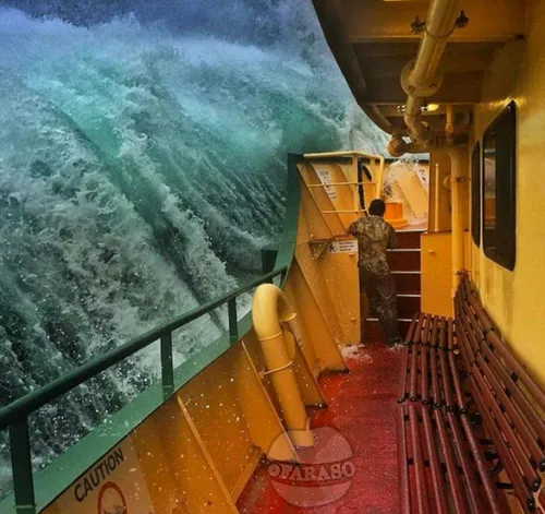 در هنگام طوفان خارج از اتاق های کشتی با این چنین منظره ها