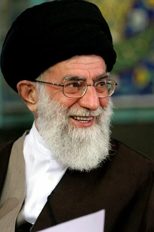 با خامنه ای کسی نگردد گمراه