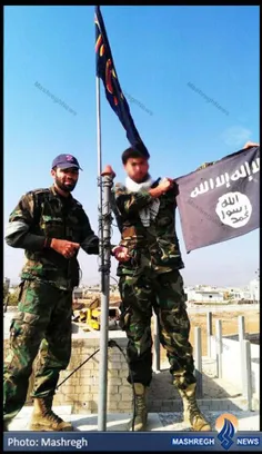به زیر کشیدن پرچم داعش توسط مدافعان حرم