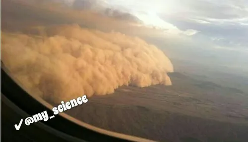 نمایی زیبا از طوفان شن از داخل هواپیما...
