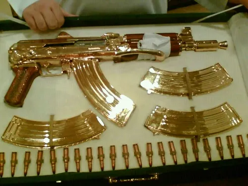 اينم اسلحه طلا مال صدام...