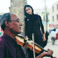 پیرمرد ساز میزند... و با هر نت، دل من ریش میشود...