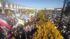 میدان امام ، اصفهان در جشن پیروزی انقلاب اسلامی ایران جای