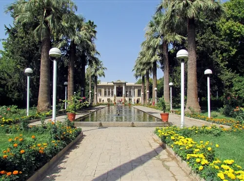 باغ عفیف آباد یا گلشن از آثار تاریخی شهر شیراز است. این ب