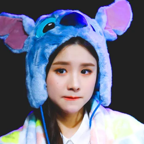 [ مینی گِرل کِرآش*-* ✨ ] heejin loona