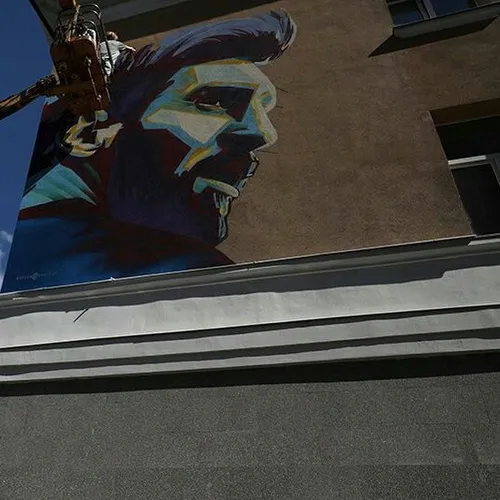 نقاشی اسطوره روی دیوار هتل رامادا ، محل اقامت تیم ملی آرژ
