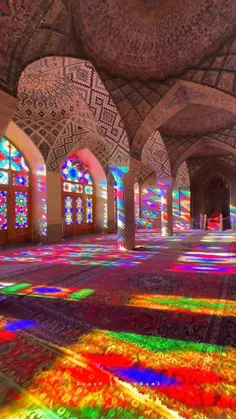 اینجا جاییه که نور و رنگ، دیوارها رو به رقص در میارن.