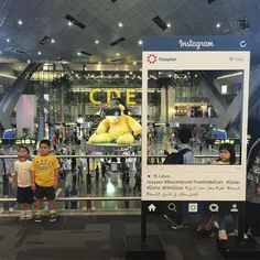 Kids pose for photos in front of the giant teddy bear / a